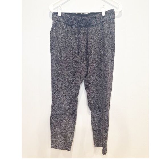 lululemon athletica Pants - Lululemon on the fly pant black white jacquard size 6